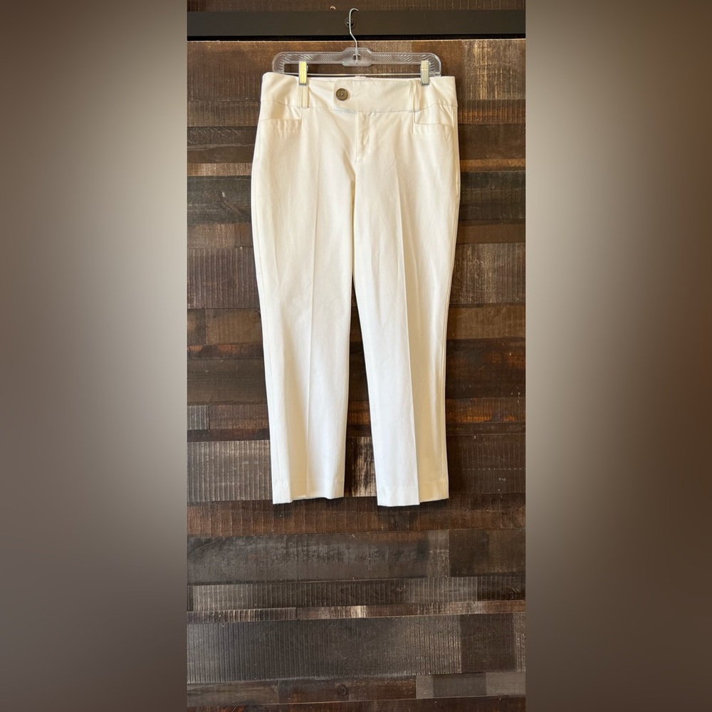 Banana Republic white capri’s